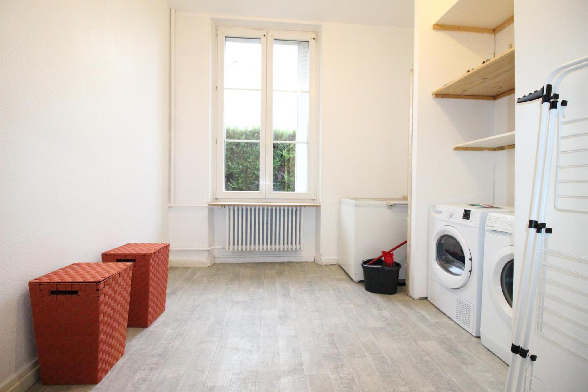 Plain-pied - 5 Couchages - Billard - Babyfoot - Terrasse - Jardin - Veranda - 4 & Canape Convertible - Netflix - Amazon Prime - Wifi - Stationnement Gratuit Devant - Centre - Gere Par Presta-zen'services *