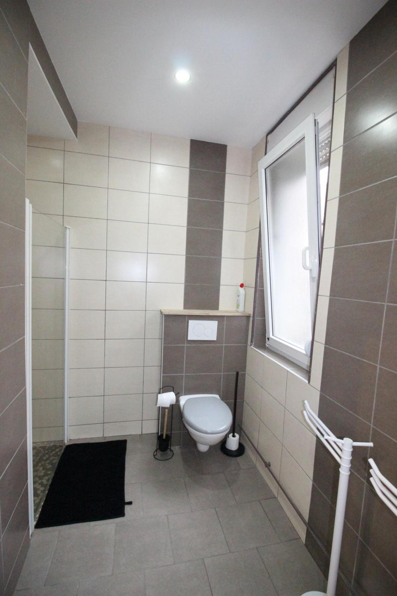 Appartement Plain-pied - 5 Couchages - Billard - Babyfoot - Terrasse - Jardin - Veranda - 4 & Canape Convertible - Netflix - Amazon Prime - Wifi - Stationnement Gratuit Devant - Centre - Gere Par Presta-zen'services *