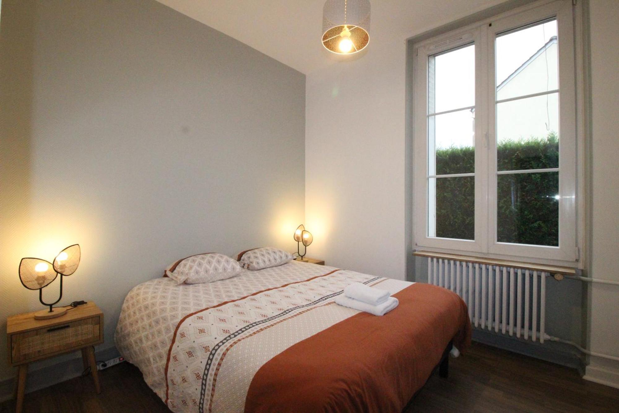 Plain-pied - 5 Couchages - Billard - Babyfoot - Terrasse - Jardin - Veranda - 4 & Canape Convertible - Netflix - Amazon Prime - Wifi - Stationnement Gratuit Devant - Centre - Gere Par Presta-zen'services Appartement Verdun-sur-Meuse