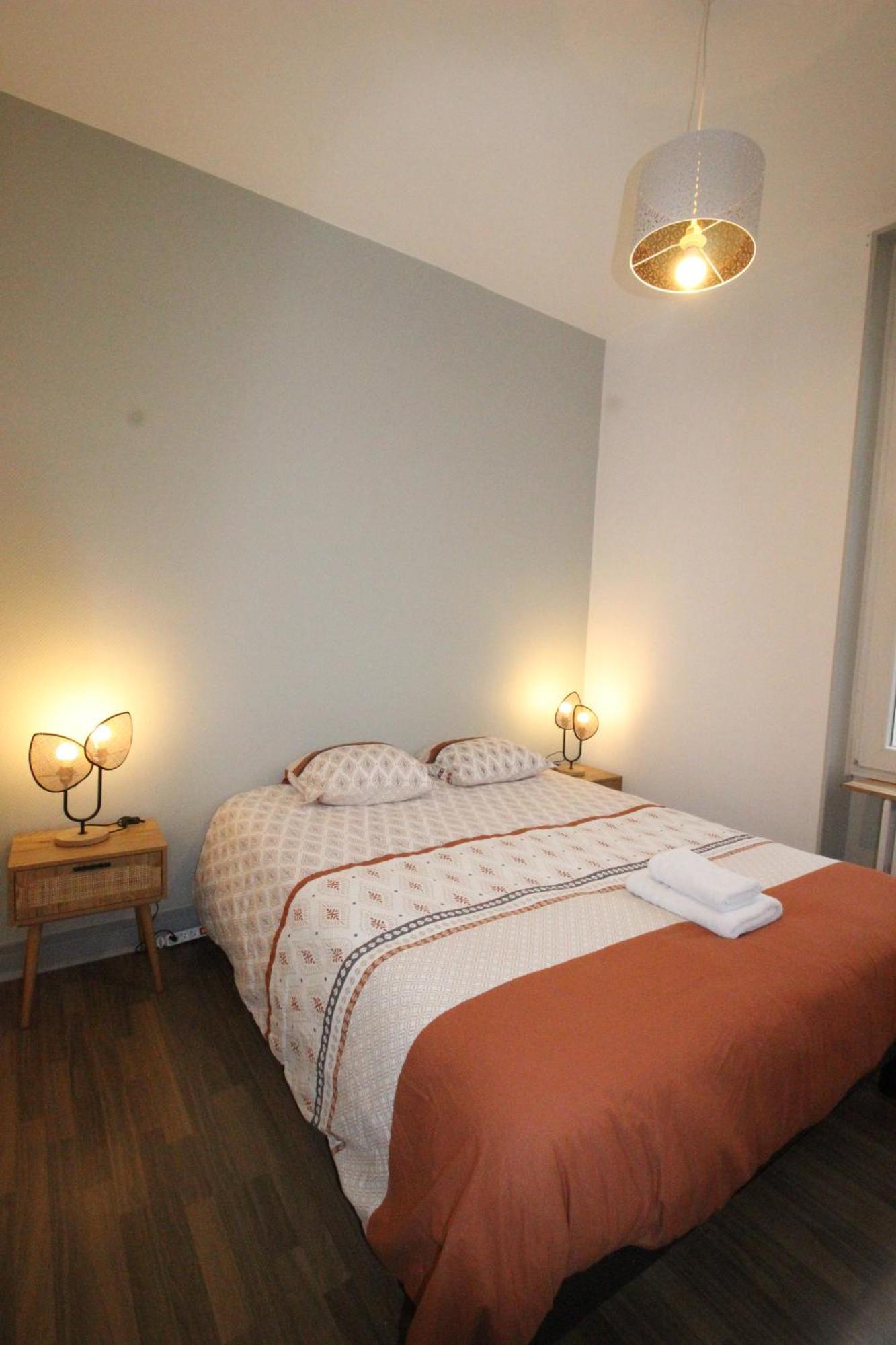 Plain-pied - 5 Couchages - Billard - Babyfoot - Terrasse - Jardin - Veranda - 4 & Canape Convertible - Netflix - Amazon Prime - Wifi - Stationnement Gratuit Devant - Centre - Gere Par Presta-zen'services Apartment