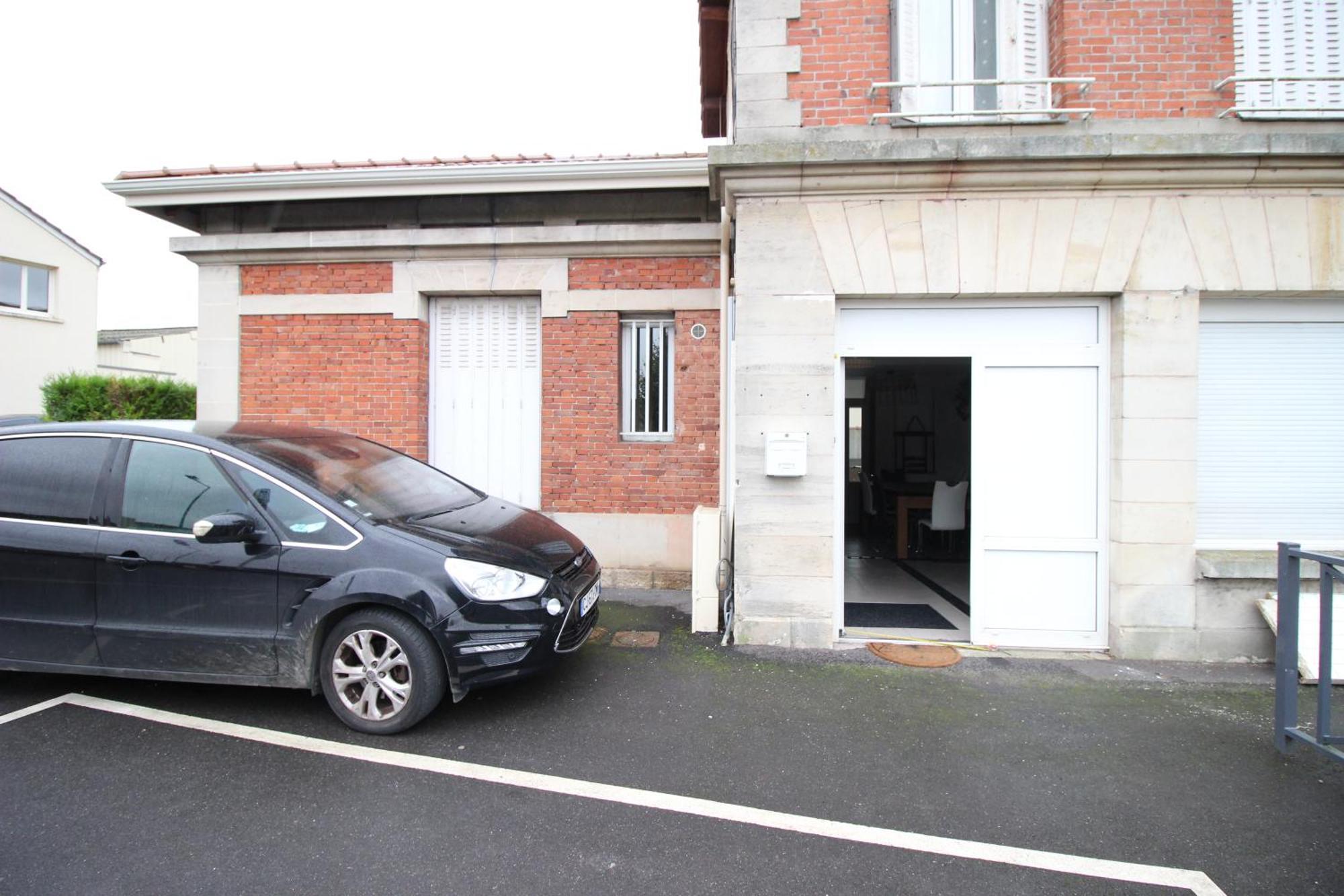 Plain-pied - 5 Couchages - Billard - Babyfoot - Terrasse - Jardin - Veranda - 4 & Canape Convertible - Netflix - Amazon Prime - Wifi - Stationnement Gratuit Devant - Centre - Gere Par Presta-zen'services Verdun
