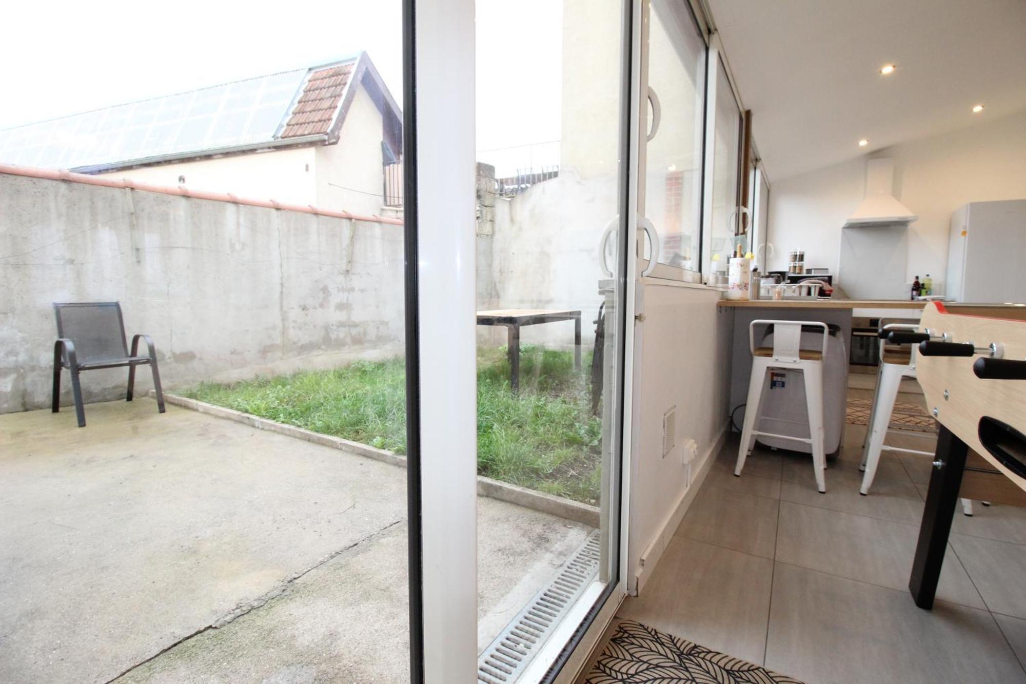 Plain-pied - 5 Couchages - Billard - Babyfoot - Terrasse - Jardin - Veranda - 4 & Canape Convertible - Netflix - Amazon Prime - Wifi - Stationnement Gratuit Devant - Centre - Gere Par Presta-zen'services Apartment