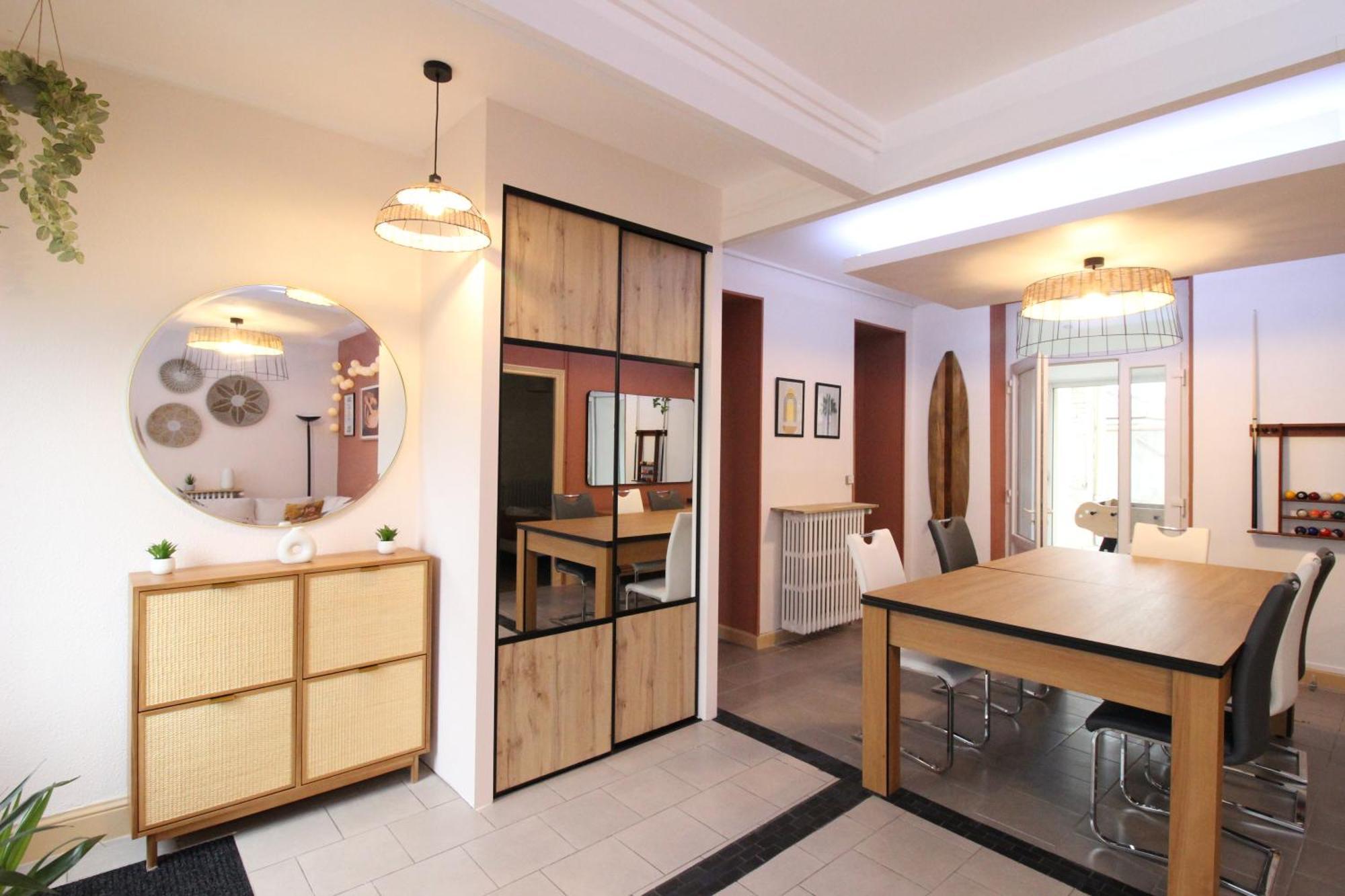 Appartement Plain-pied - 5 Couchages - Billard - Babyfoot - Terrasse - Jardin - Veranda - 4 & Canape Convertible - Netflix - Amazon Prime - Wifi - Stationnement Gratuit Devant - Centre - Gere Par Presta-zen'services *