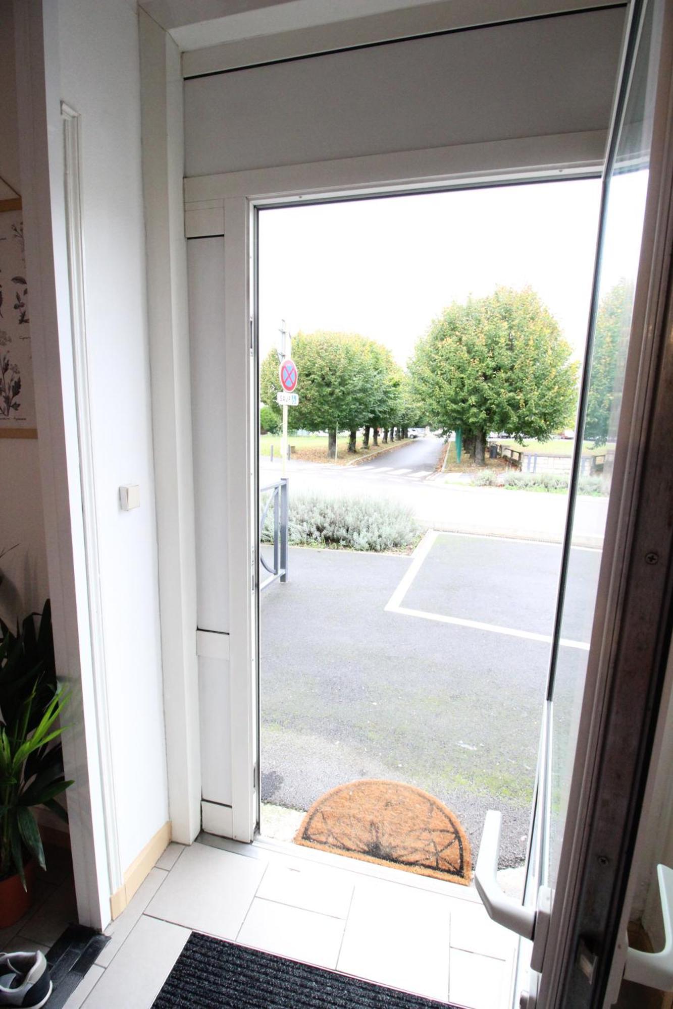 Plain-pied - 5 Couchages - Billard - Babyfoot - Terrasse - Jardin - Veranda - 4 & Canape Convertible - Netflix - Amazon Prime - Wifi - Stationnement Gratuit Devant - Centre - Gere Par Presta-zen'services
