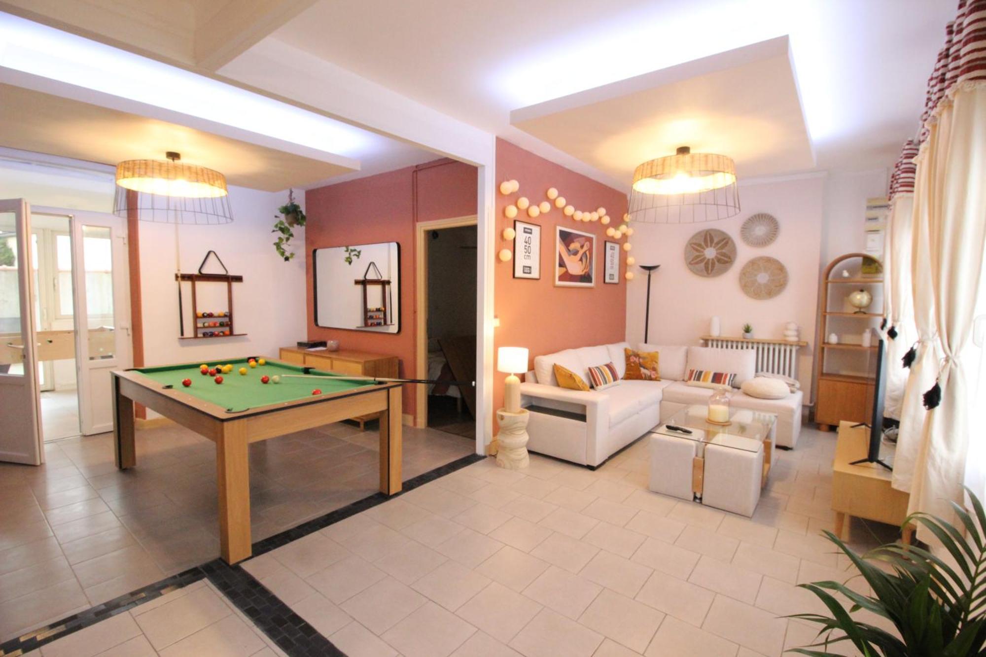 Plain-pied - 5 Couchages - Billard - Babyfoot - Terrasse - Jardin - Veranda - 4 & Canape Convertible - Netflix - Amazon Prime - Wifi - Stationnement Gratuit Devant - Centre - Gere Par Presta-zen'services Apartment